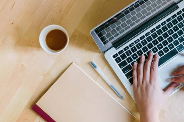 Sales Scripts vs. Improvised Pitches: Pros and Cons